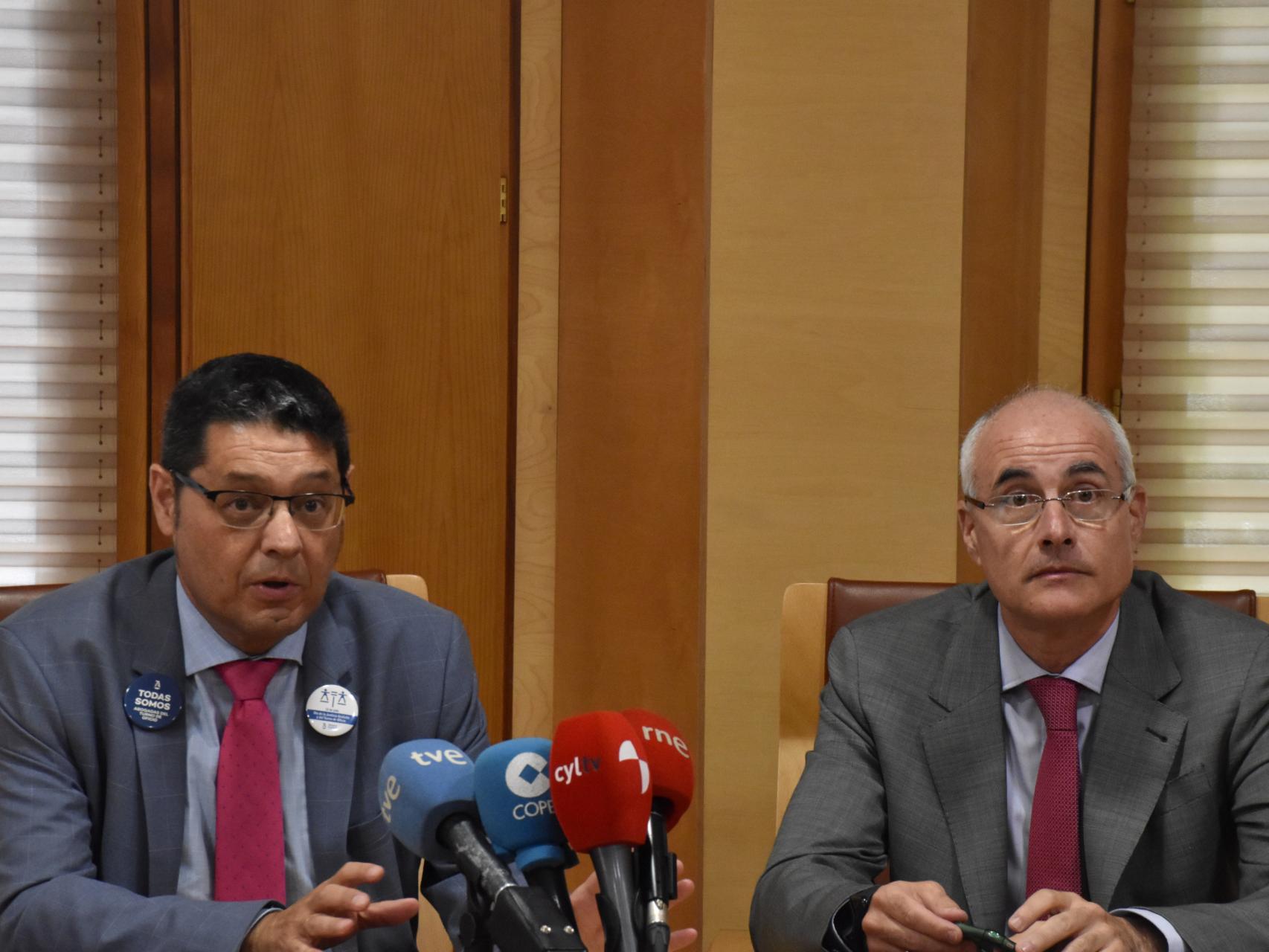 Javier Martín y Fernando Roset ofrecen una rueda de prensa