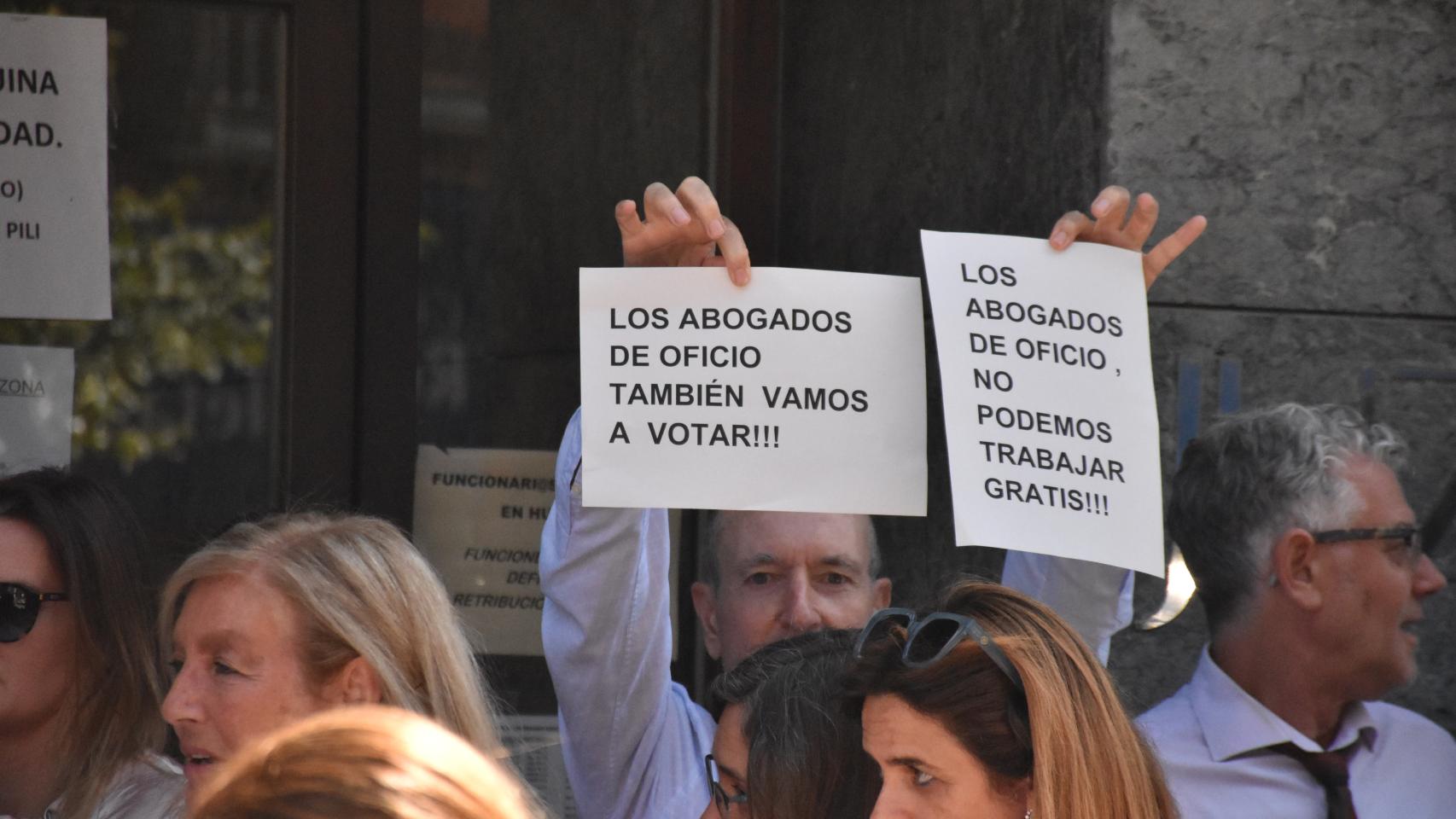 Concentración de los abogados por el Día de la Justicia Gratuita en Valladolid