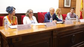 La embajadora de Canadá, Wendy Drukier, junto al rector, Enrique Rivero, en la inauguración del Congreso