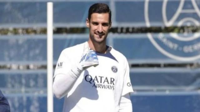 Sergio Rico, en un entrenamiento con el PSG