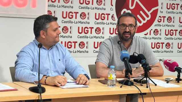 El secretario regional de UGT, Luis Manuel Monforte, y el secretario de Organización del PSOE en Castilla-La Mancha, Sergio Gutiérrez. Foto: PSOE.