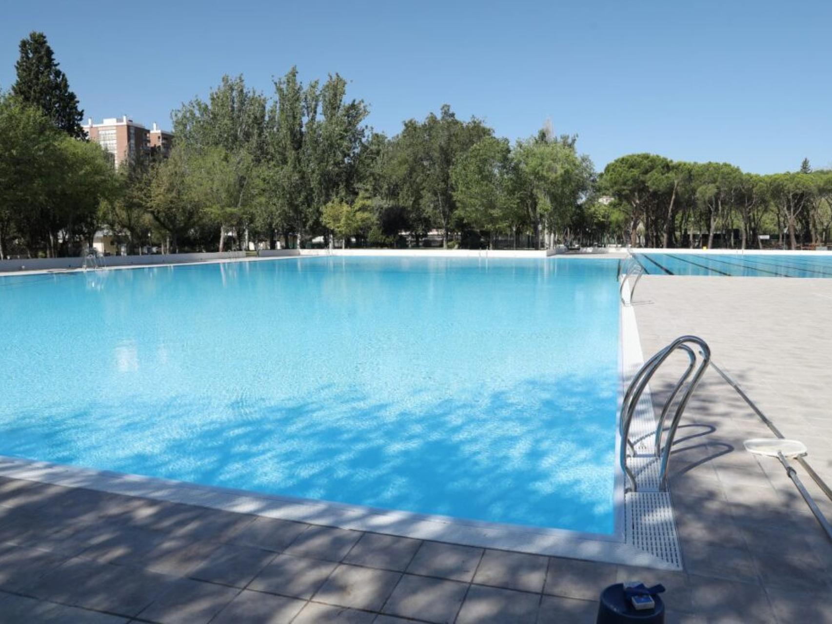 Esta es la piscina de Madrid en la que podrás hacer nudismo: así regresa el  polémico Día Sin Bañador