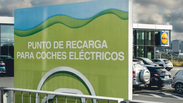 Desarrollo sostenible: Lidl tiene 18 puntos de carga para vehículos eléctricos en Galicia