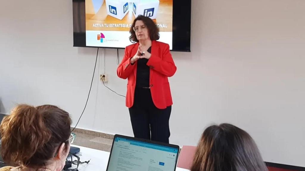 Aurora Jiménez, en un taller sobre optimizar tu perfil en Linkedin.