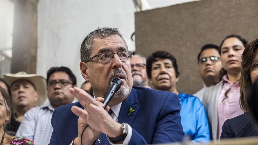 Bernardo Arévalo, candidato presidencial por Semilla, este jueves en una conferencia de prensa.