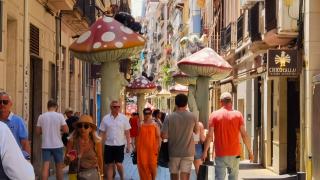 Esta es la mejor calle de Alicante para ir de tapas (y además es una de las más divertidas de la ciudad)