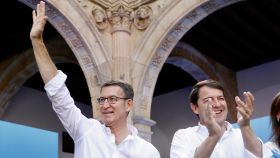 El presidente del PP, Alberto Núñez Feijóo, y el presidente de la Junta y del PPCyL, Alfonso Fernández Mañueco, en un acto en Salamanca.