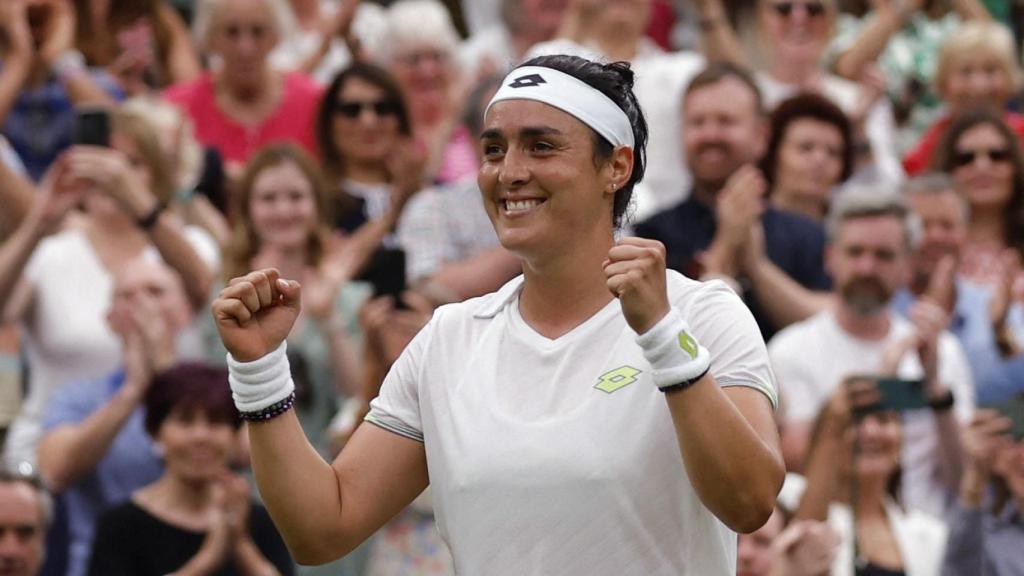 Jabeur celebra su pase a la final de Wimbledon.