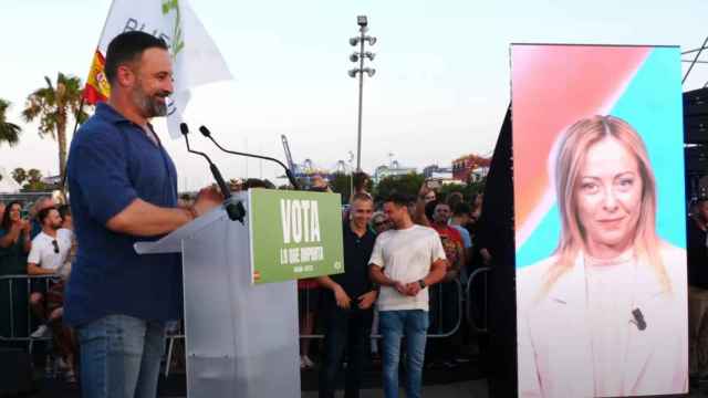 Giorgia Meloni interviene por sorpresa desde Italia en el acto electoral de Vox en Valencia
