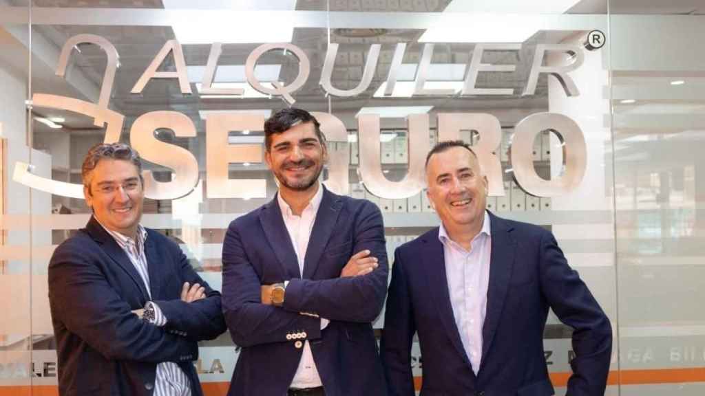 Antonio Carroza, presidente de Alquiler Seguro, David Caraballo, director general, y Sergi Gargallo, vicepresidente