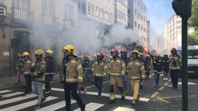 Protesta de los Bomberos Provinciales de Galicia en Santiago de Compostela