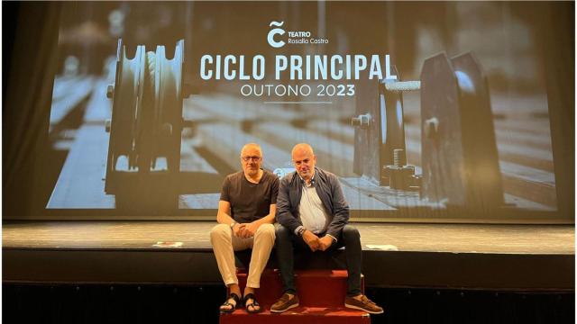El director del Teatro, Paulo Rodríguez, junto al concejal de Fomento y Promoción, Gonzalo Castro