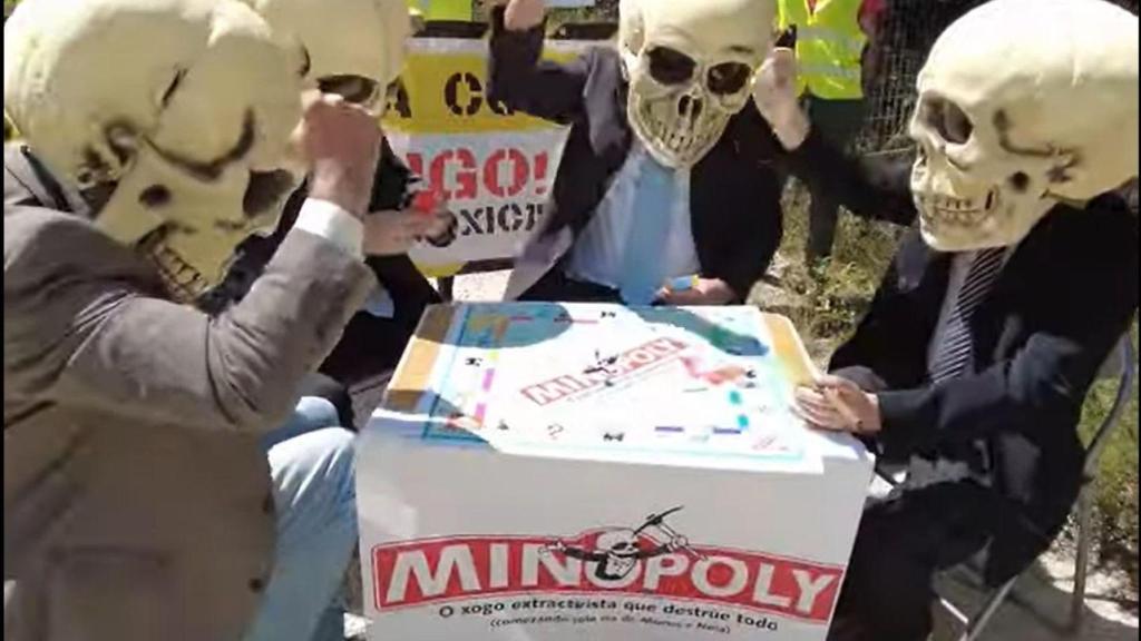 Acción de protesta para la paralización de las obras en la mina de San Finx, Lousame