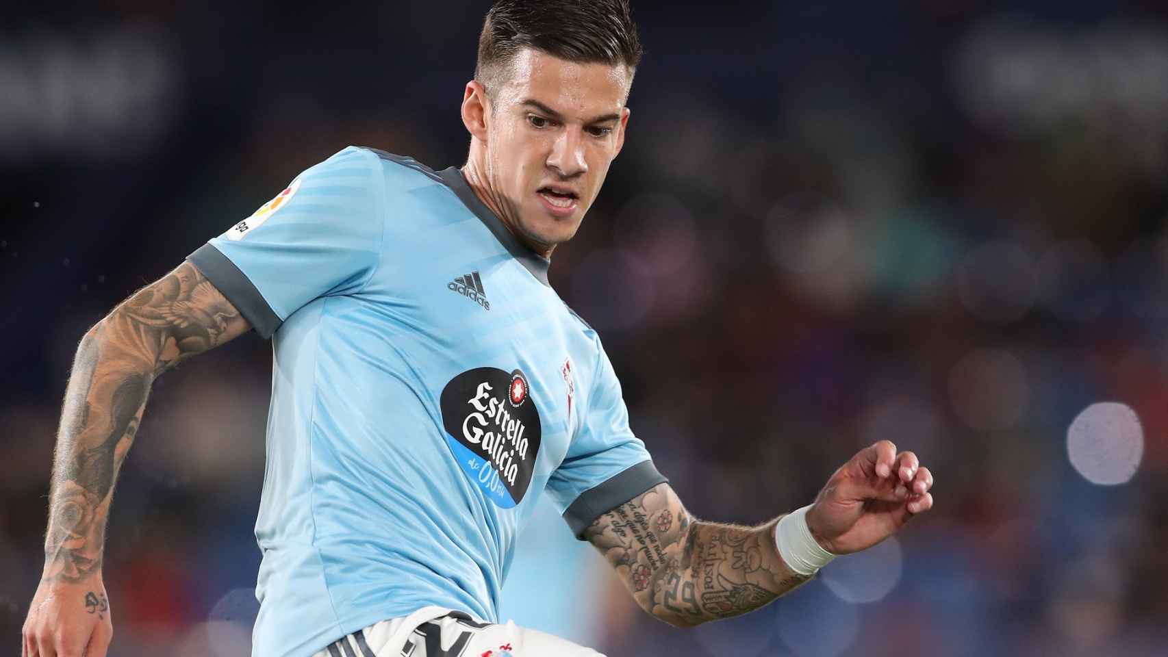 El futbolista Santi Mina en un partido con el Celta.