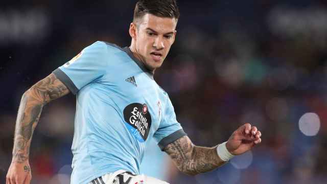 El futbolista Santi Mina en un partido con el Celta.