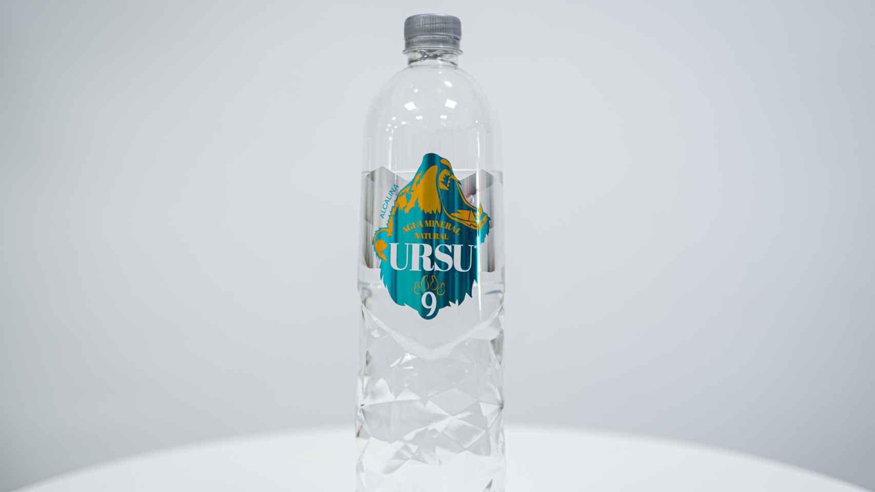 La botella de litro y medio de URSU9.