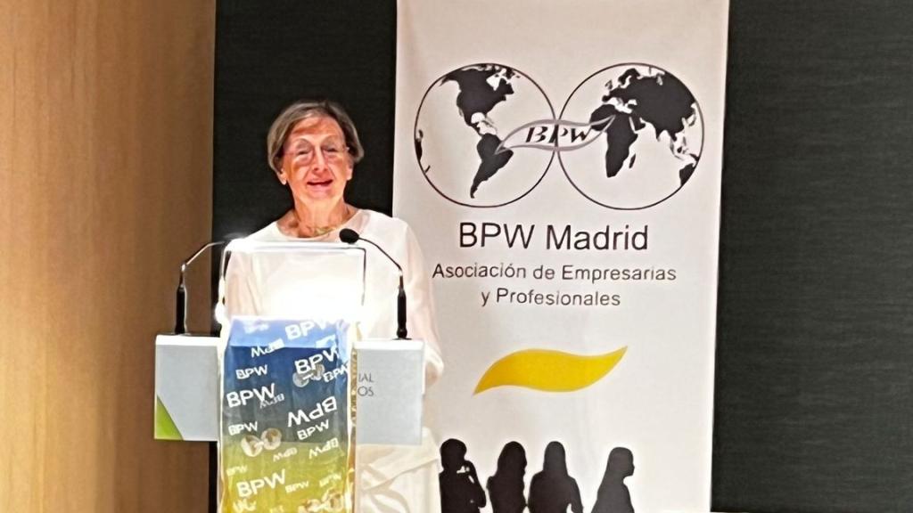 Catherine Bosshart durante su discurso en la entrega de los Premios Lena Madesin Phillips en Madrid.