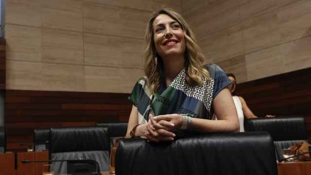 María Guardiola a su llegada al debate de su investidura, en la Asamblea de Extremadura.