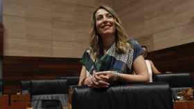 María Guardiola a su llegada al debate de su investidura, en la Asamblea de Extremadura.