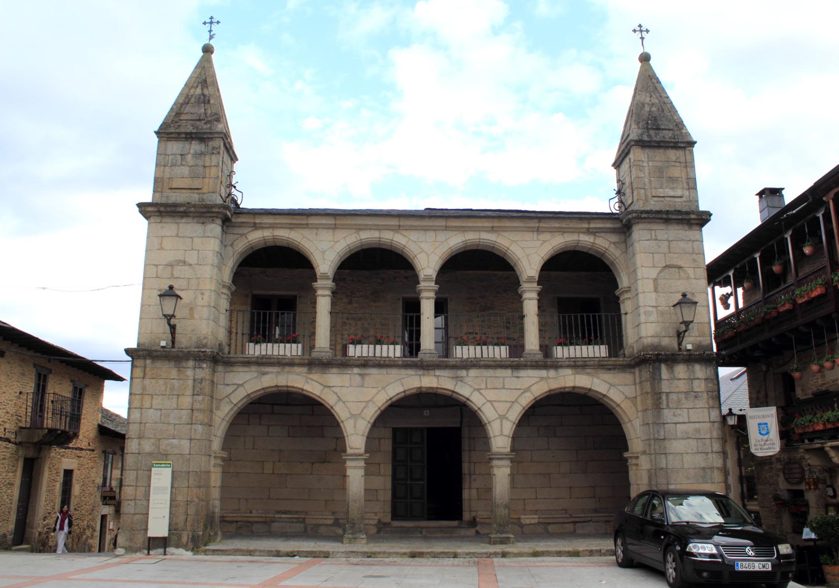 Fachada del Ayuntamiento de Puebla de Sanabria