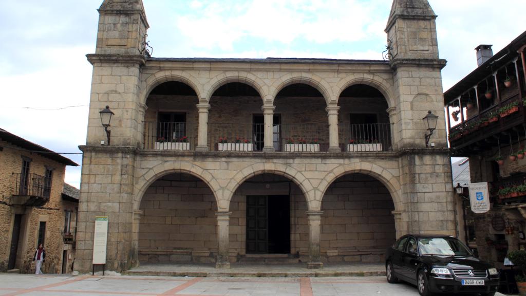 Fachada del Ayuntamiento de Puebla de Sanabria