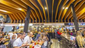 Vista de La Chispería, zona del mercado dedicada a restauración