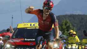 Michal Kwiatkowski, celebrando su victoria en la etapa 13 del Tour de Francia 2023
