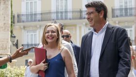 Natalia Enguix y Jorge Rodríguez acceden ayer a la Diputación de Valencia.