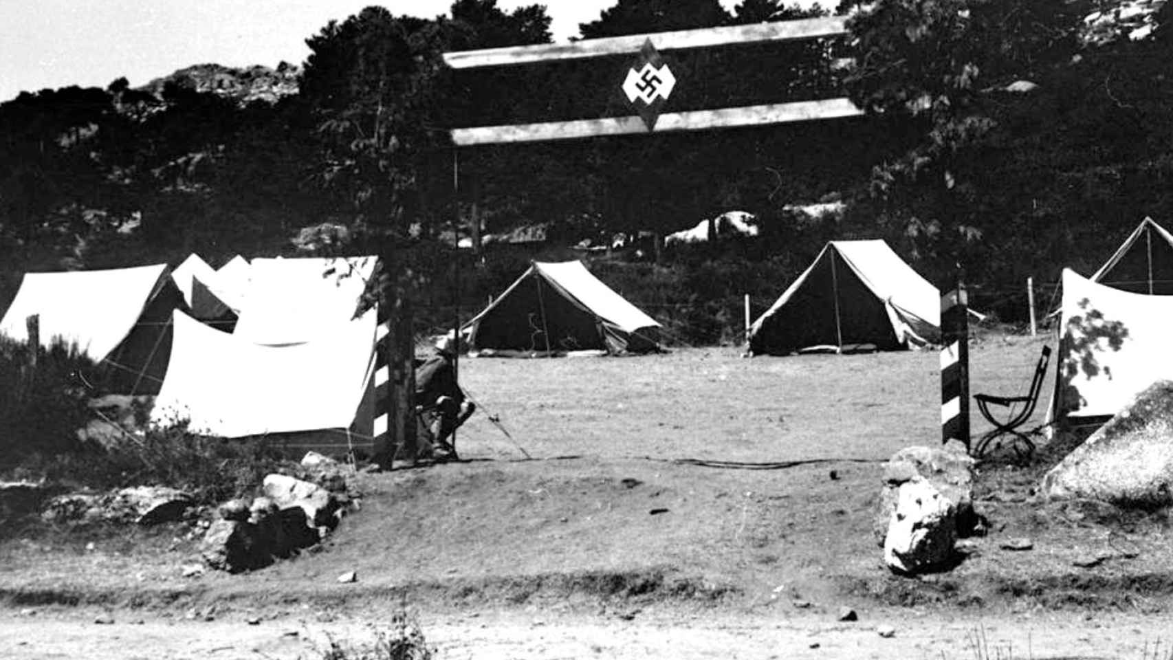 Acceso al campamento nazi en Cercedilla (1944).