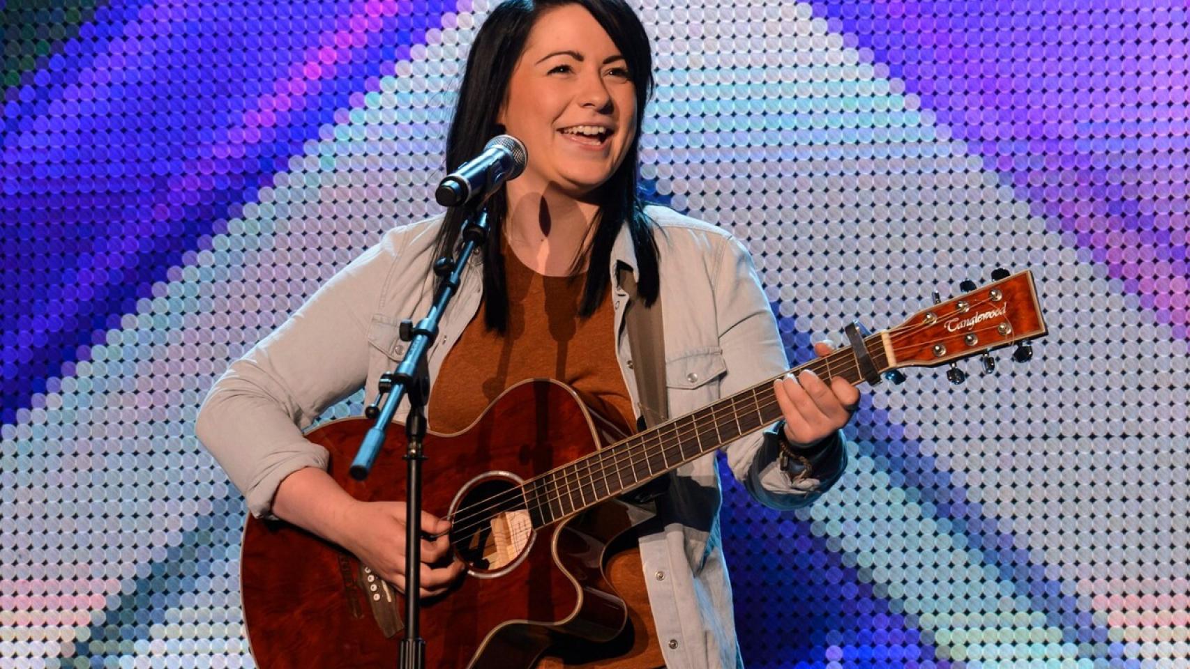 Lucy Spraggan durante su participación en X Factor en 2012.