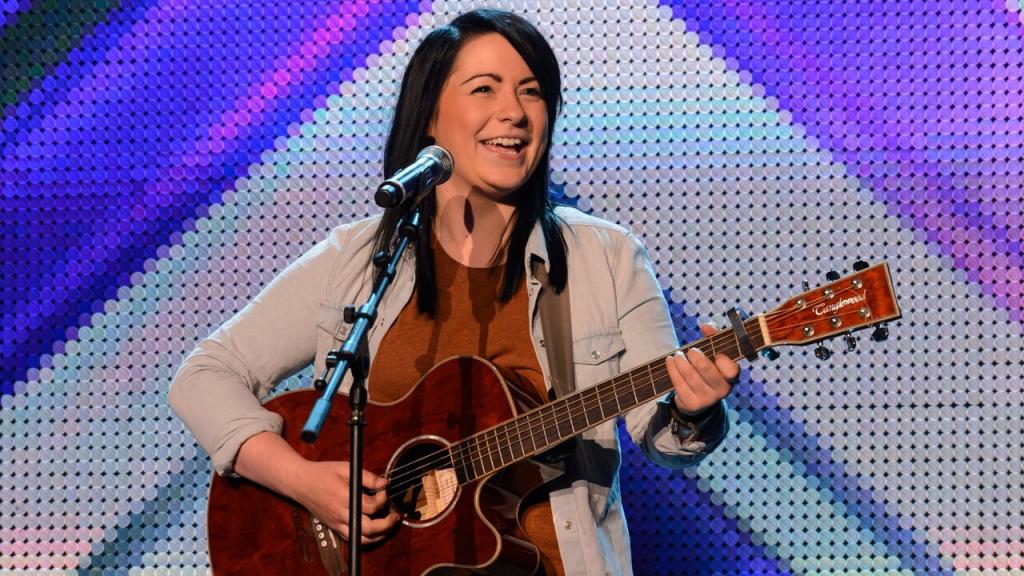 Lucy Spraggan durante su participación en X Factor en 2012.