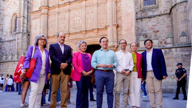 El ministro José Manuel Albares en Salamanca, acompañado por socialistas