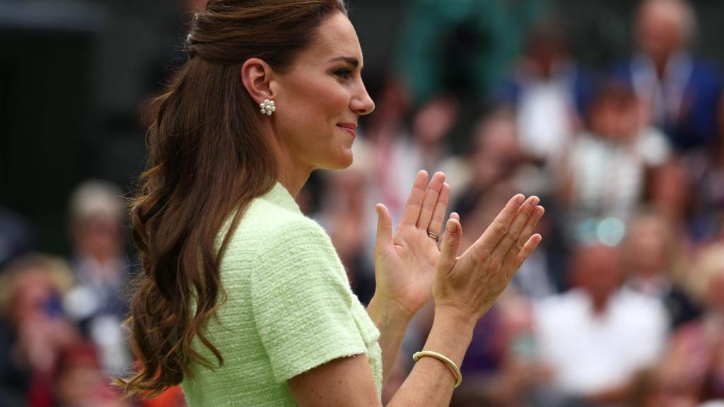 Kate Middleton ha recuperado sus míticos pendientes 'coliflor' para la final femenina de Wimbledon.