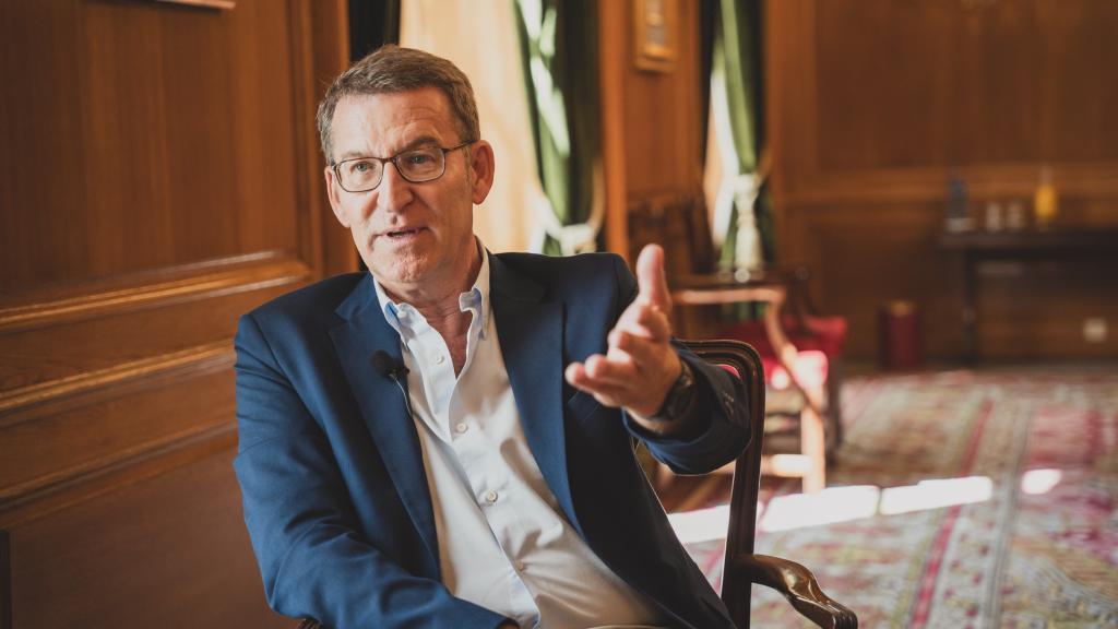 Alberto Núñez Feijóo, candidato del Partido Popular, durante su entrevista con EL ESPAÑOL.