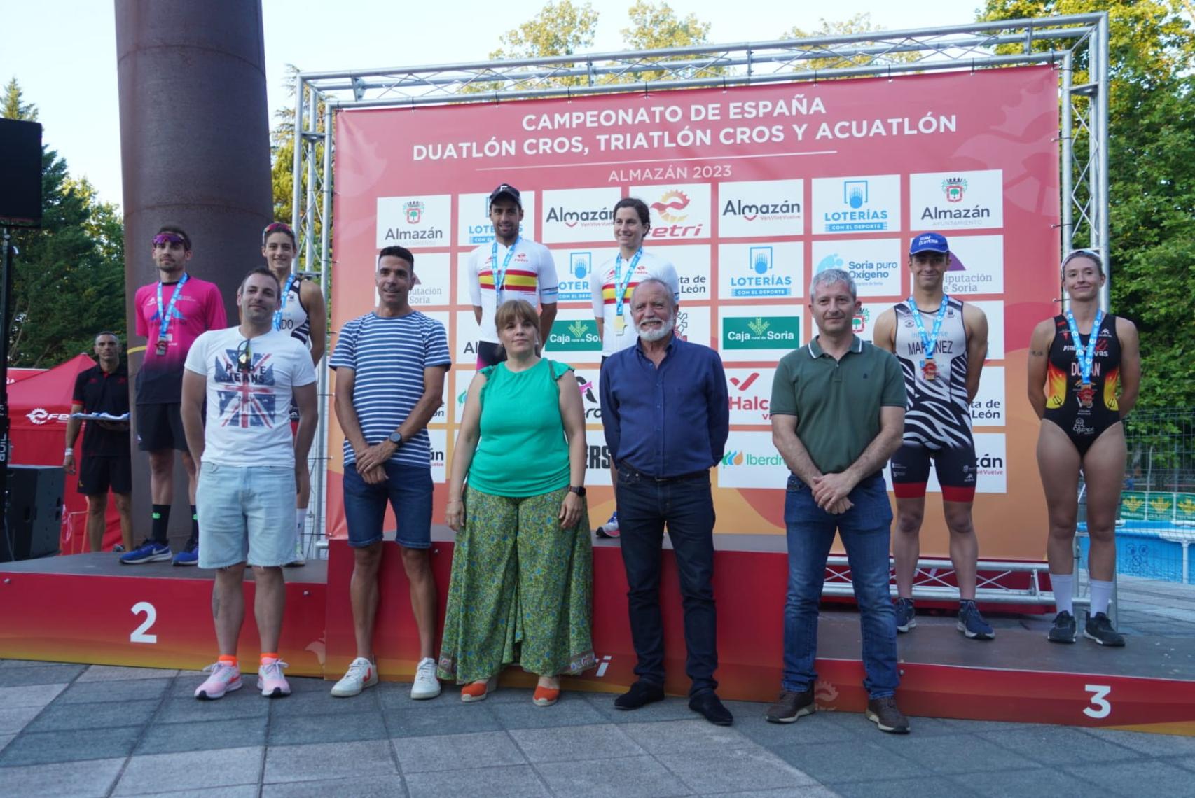 Podio conjunto del Campeonato de España de Acuatlón 2023 en Almazán