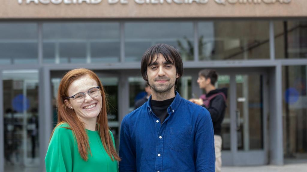 Saray Martínez y José Miguel de Pablos, investigadores que han desarrollado la herramienta