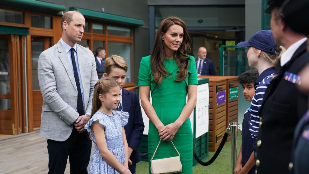 Los príncipes de Gales junto a sus hijos, en la final de Wimbledon.