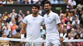 Novak Djokovic y Carlos Alcaraz, en la final de Wimbledon 2023