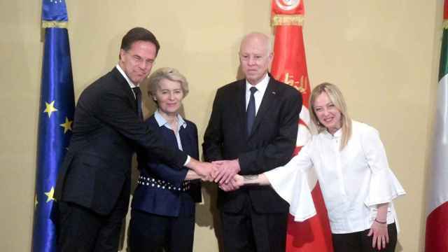 Mark Rutte, Ursula von der Leyen, Kais Saied y Giorgia Meloni, durante su reunión de este domingo en Túnez