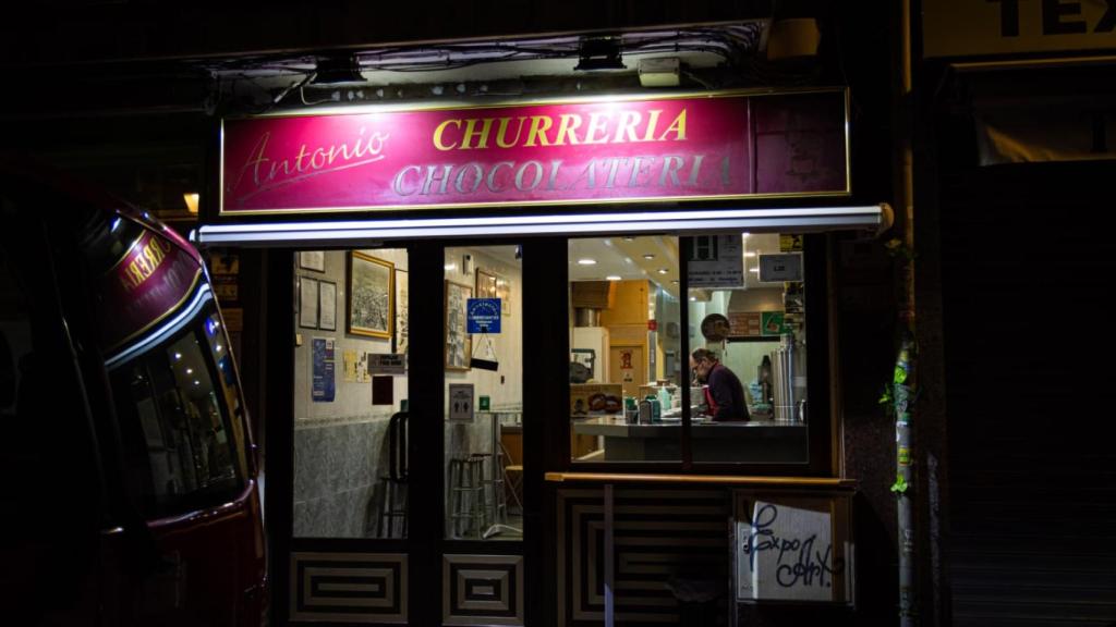 La chocolatería churrería Antonio por la noche