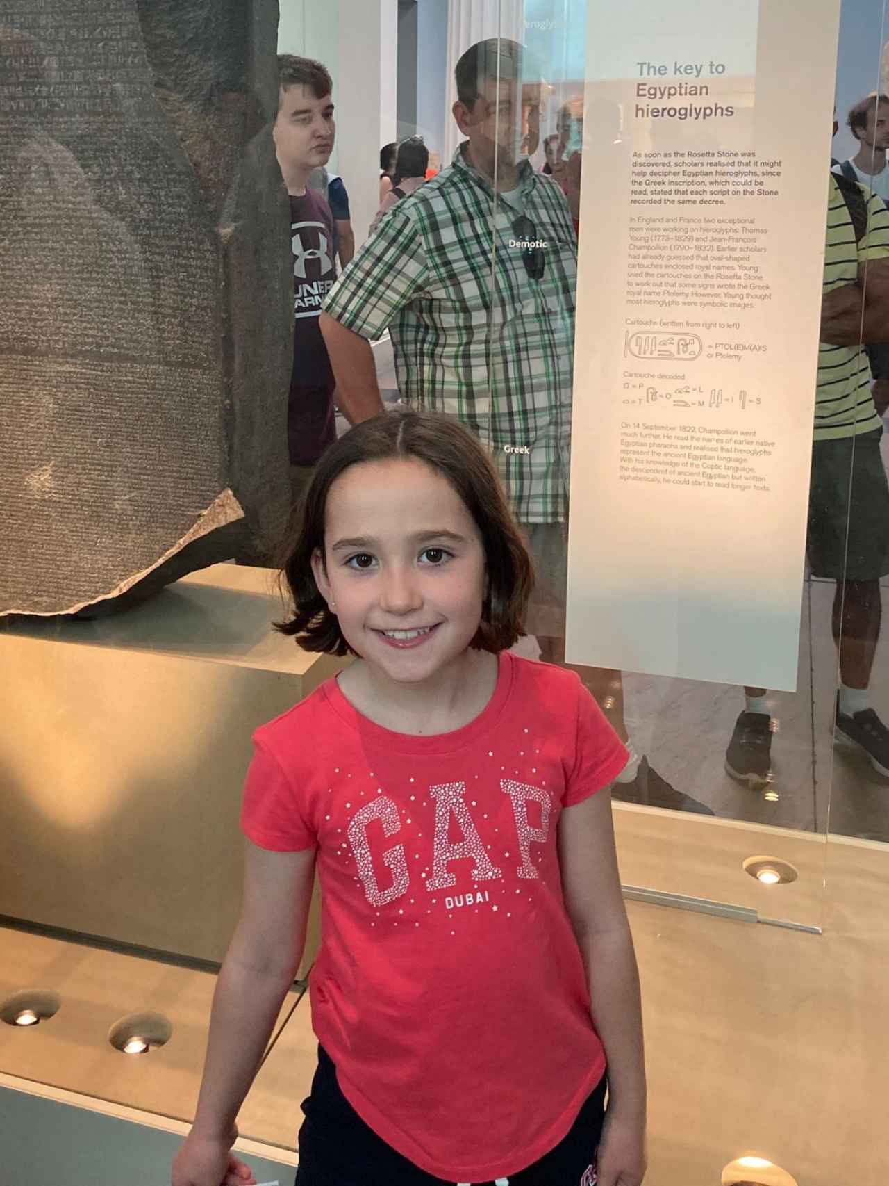 Victoria O'Reilly, la niña de siete años con altas capacidades, en el British Museum, en Londres.