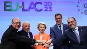 Lula da Silva, Ursula von der Leyen y Pedro Sánchez, durante la inauguración del foro empresarial UE-América Latina