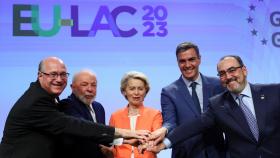 Lula da Silva, Ursula von der Leyen y Pedro Sánchez, durante la inauguración del foro empresarial UE-América Latina