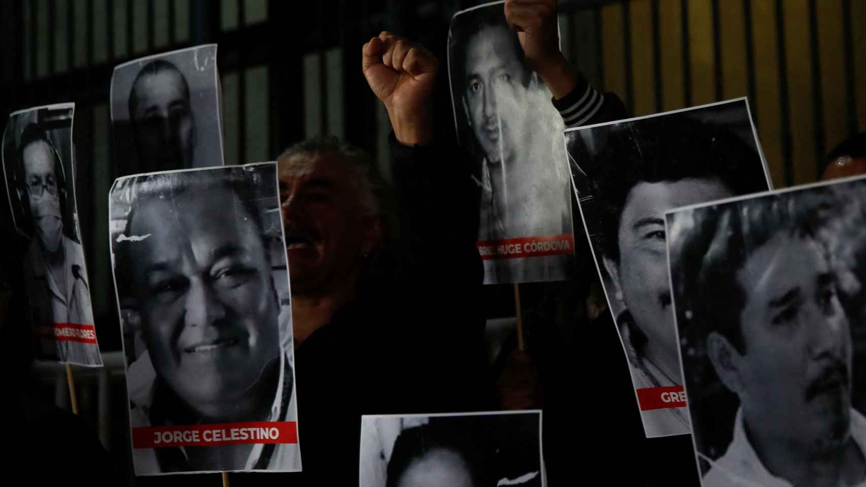 Fotos de periodistas mexicanos asesinados, en una protesta para exigir justicia por Luis Martín Sánchez.