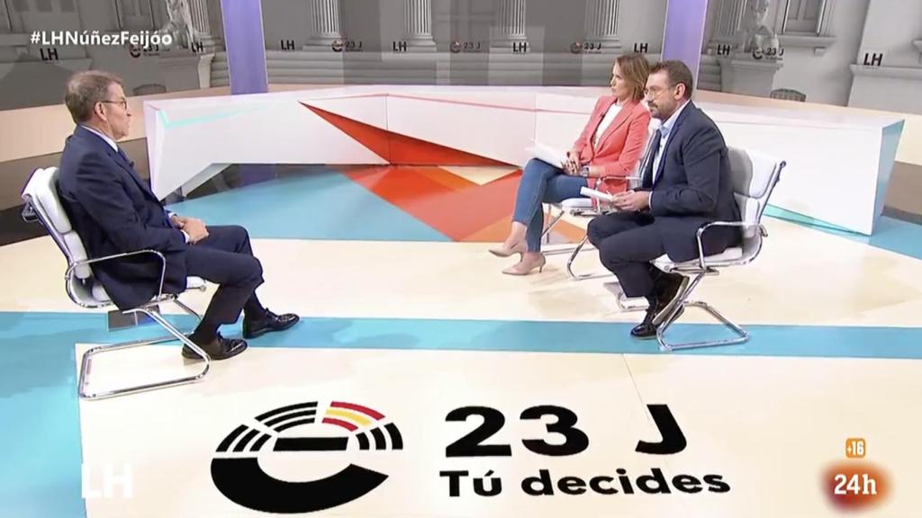 Un momento de la entrevista a Feijóo en La 1.