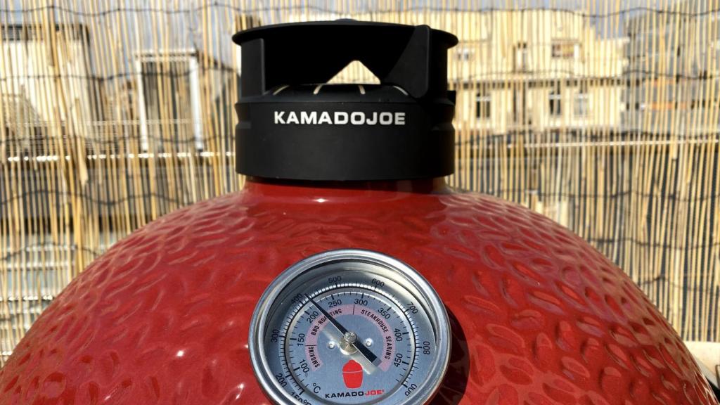 Los materiales cerámicos del kamado retienen perfectamente la temperatura y es muy difícil hacer que disminuya