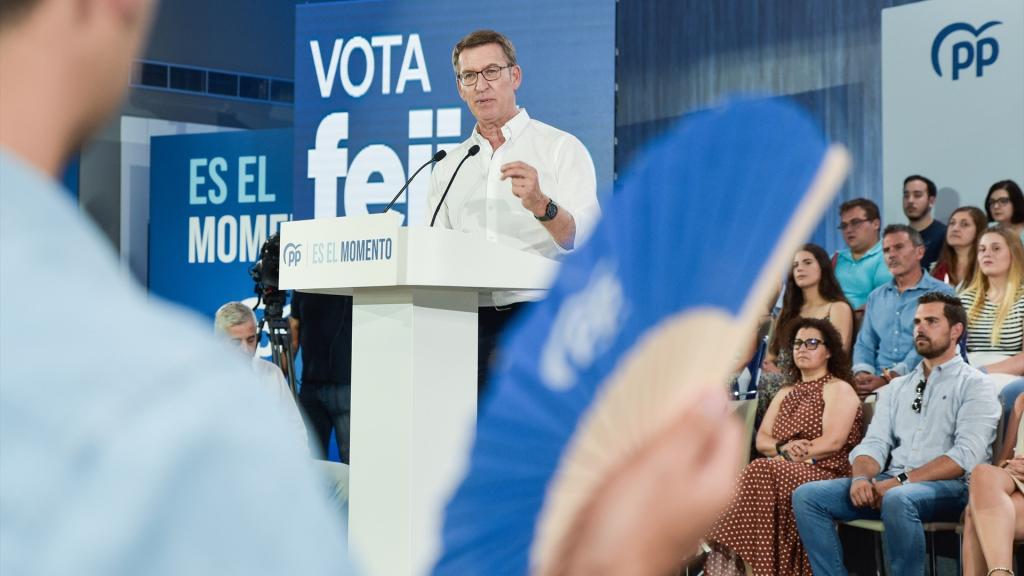 Alberto Núñez Feijóo interviene durante un mitin en el Hotel Guadalajara, el pasado domingo.