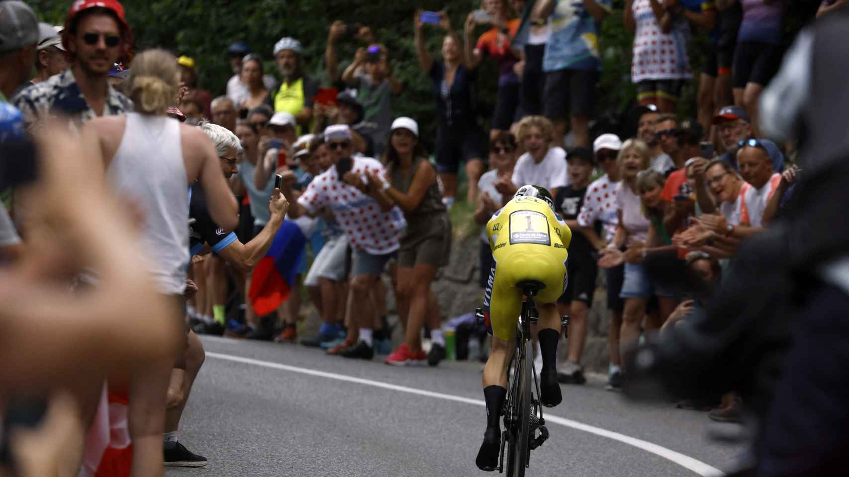 Jonas Vingegaard, en pleno esfuerzo durante la contrarreloj del Tour de Francia 2023.