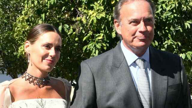 El cantante, con su hija Claudia, el día de su boda.