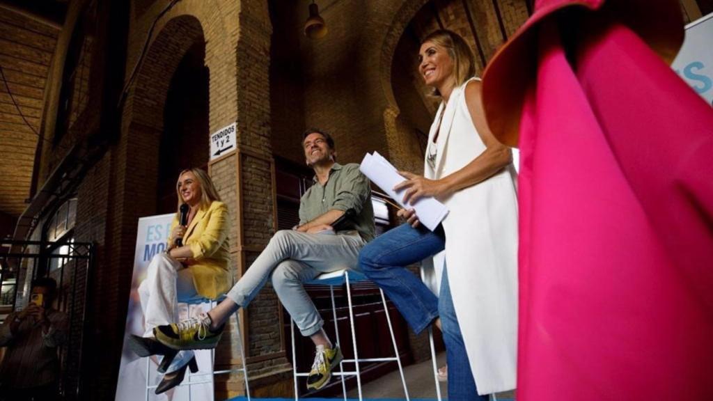 El portavoz de campaña del PP, Borja Sémper, junto a Cristina Sánchez y la alcaldesa de Granada, Marifrán Carazo.